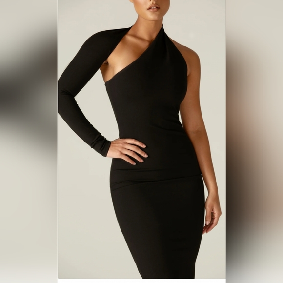 Alieva Dresses & Skirts - Alieva Dasha modern black dress